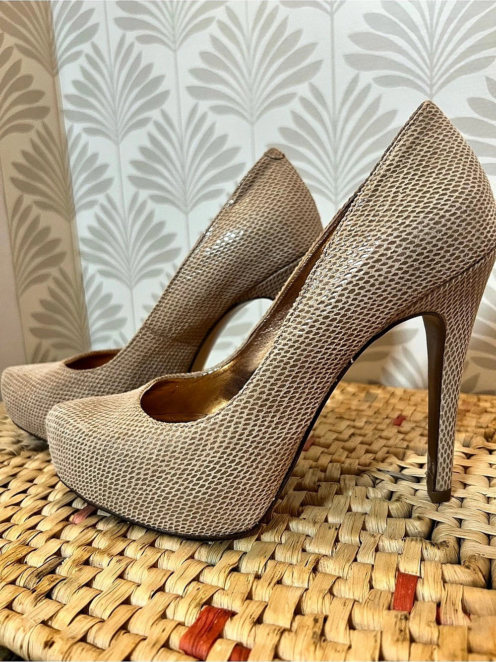 BG Parade Pointed Toe Pumps in Beige US 6M